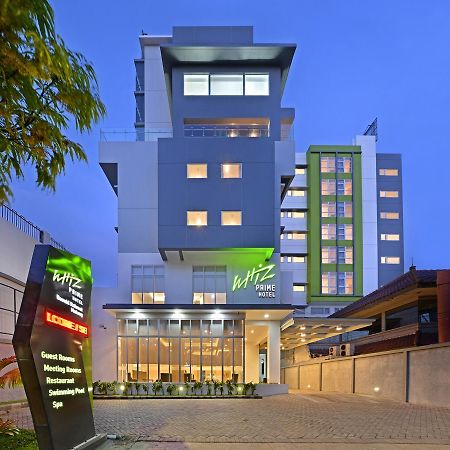 Whiz Prime Hotel Basuki Rahmat Malang Kültér fotó