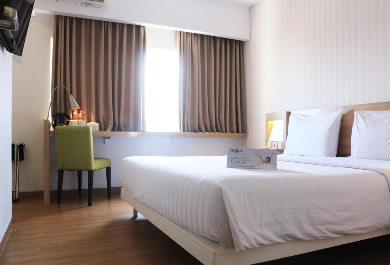 Whiz Prime Hotel Basuki Rahmat Malang Kültér fotó
