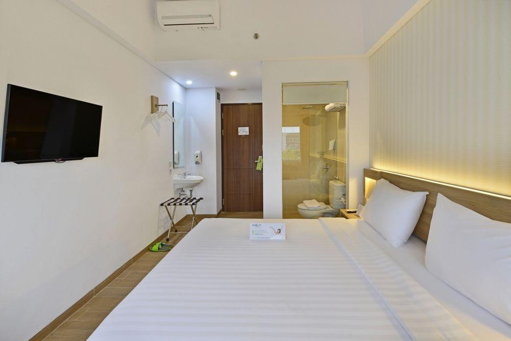 Whiz Prime Hotel Basuki Rahmat Malang Kültér fotó