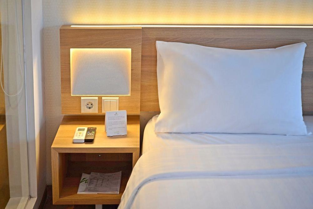 Whiz Prime Hotel Basuki Rahmat Malang Kültér fotó
