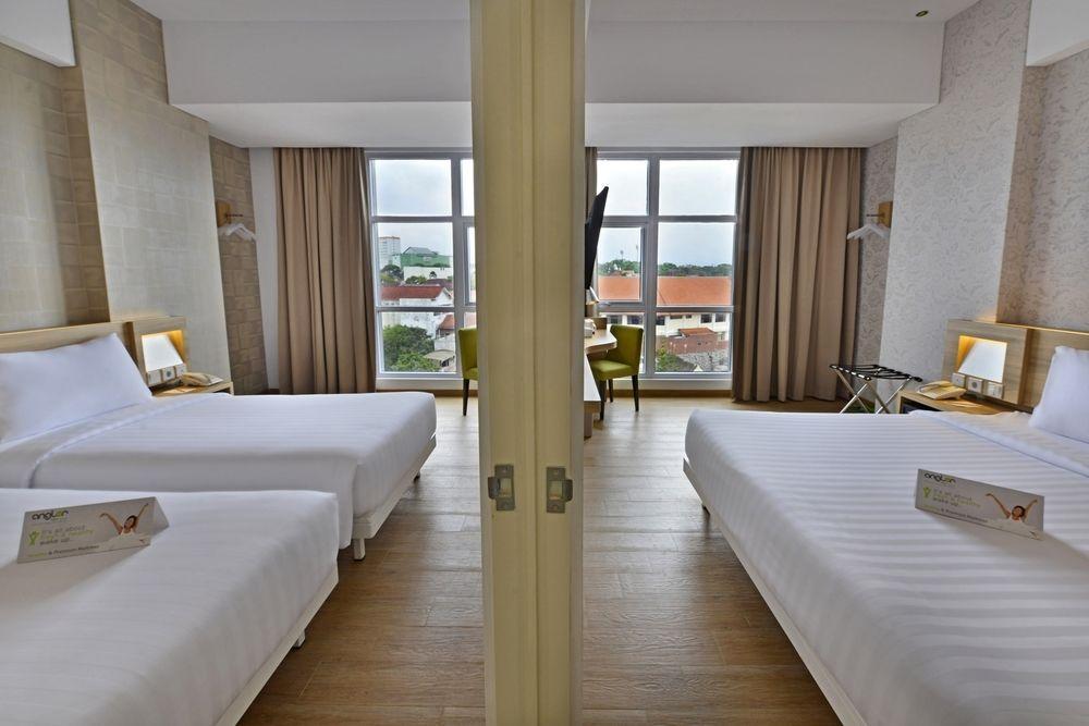 Whiz Prime Hotel Basuki Rahmat Malang Kültér fotó