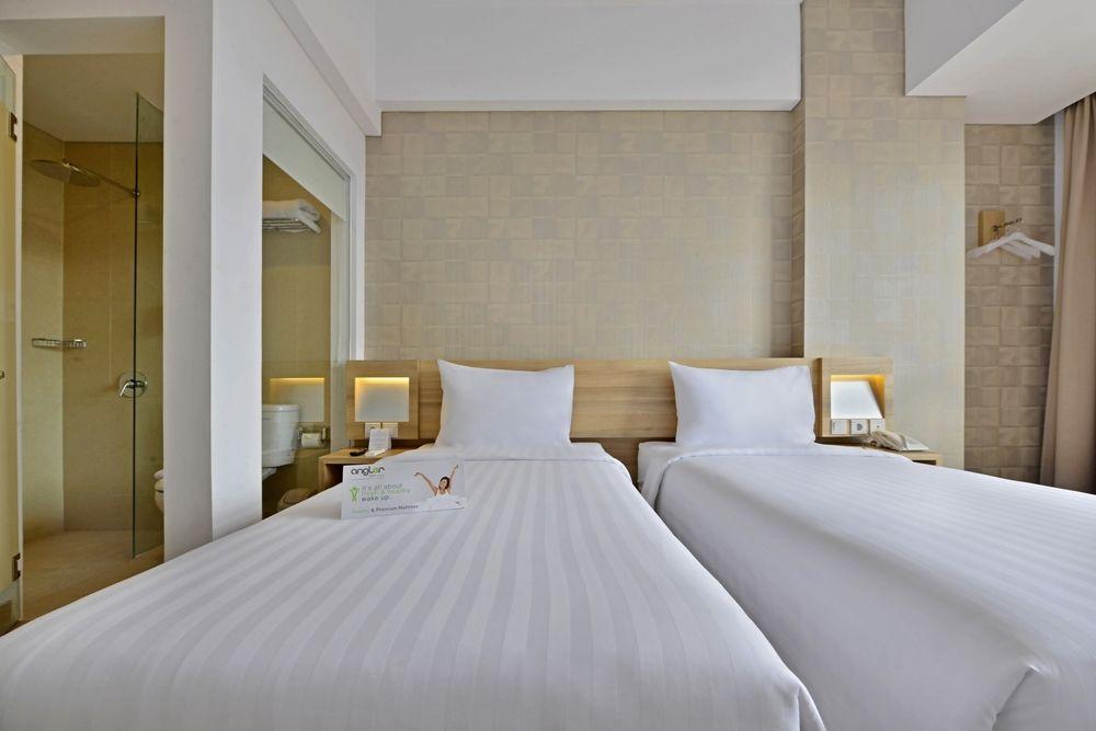 Whiz Prime Hotel Basuki Rahmat Malang Kültér fotó