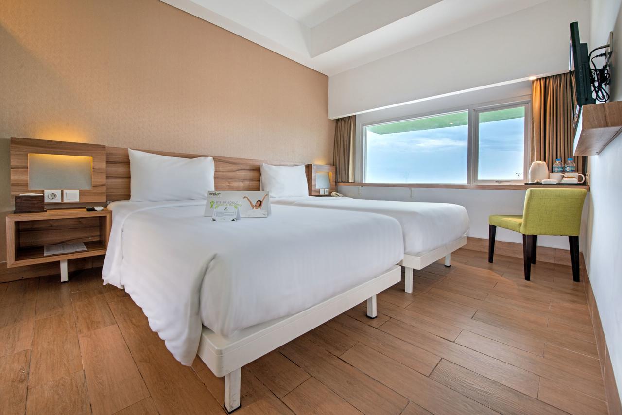 Whiz Prime Hotel Basuki Rahmat Malang Kültér fotó