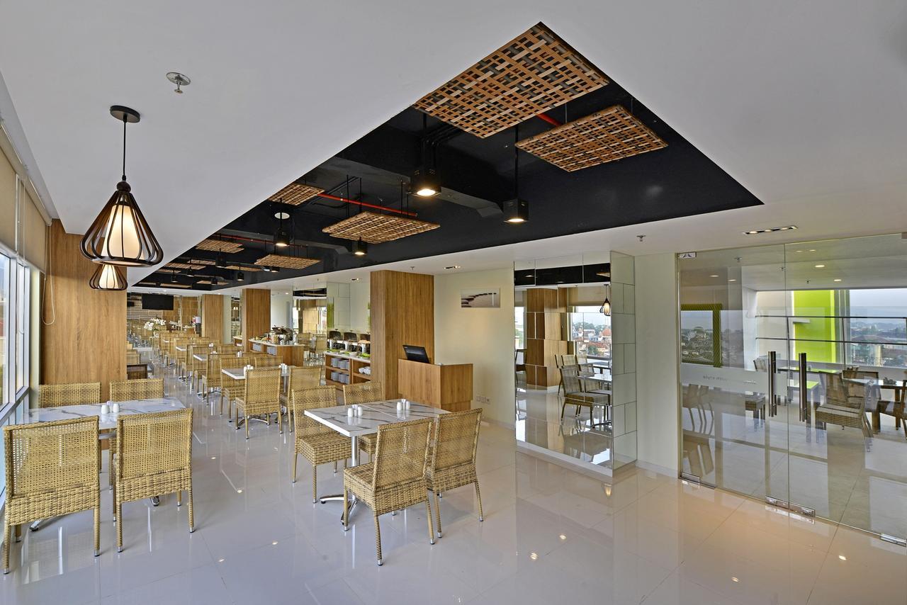 Whiz Prime Hotel Basuki Rahmat Malang Kültér fotó