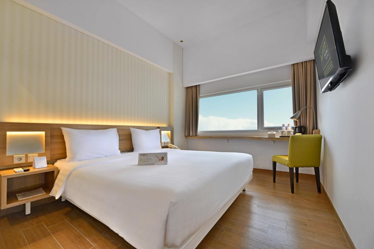 Whiz Prime Hotel Basuki Rahmat Malang Kültér fotó