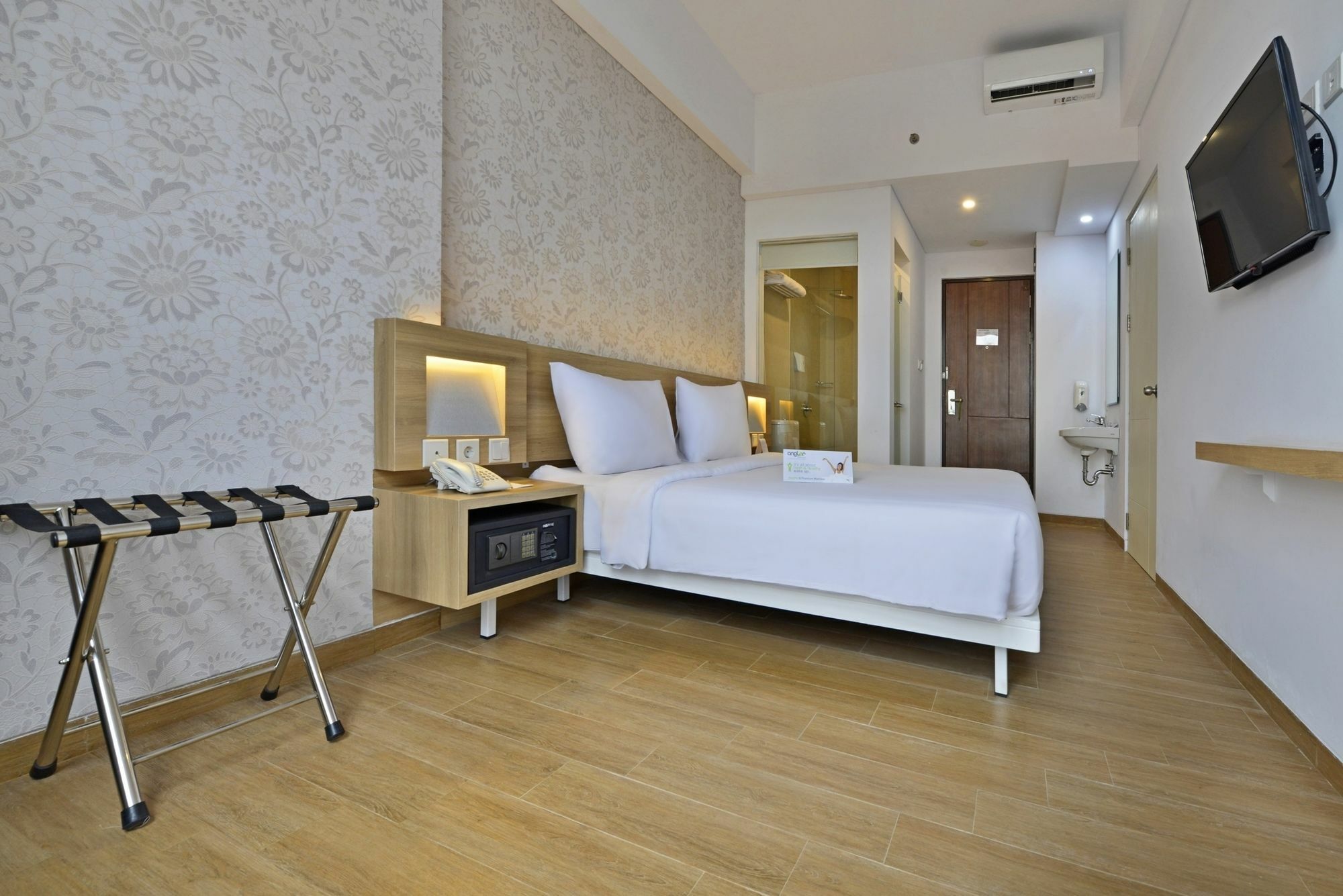 Whiz Prime Hotel Basuki Rahmat Malang Kültér fotó